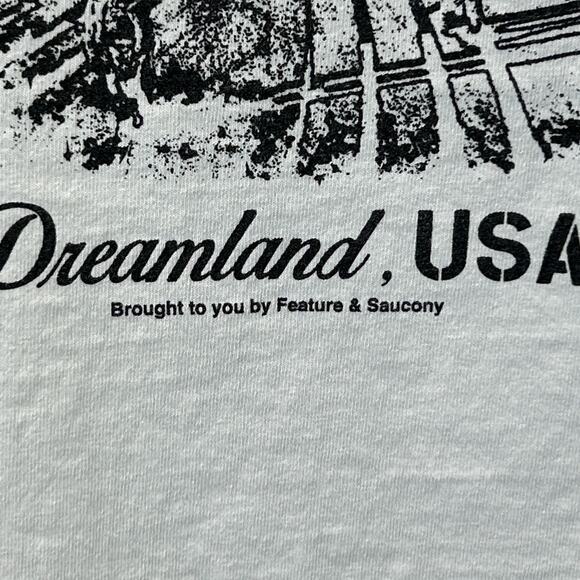 Feature x Saucony Greetings From Dreamland USA T Shirt UFO White Tee XL X-Large - Picture 5 of 12
